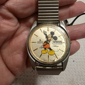 Vintage Lorus Quartz Mickey Mouse Watch With Day And Date